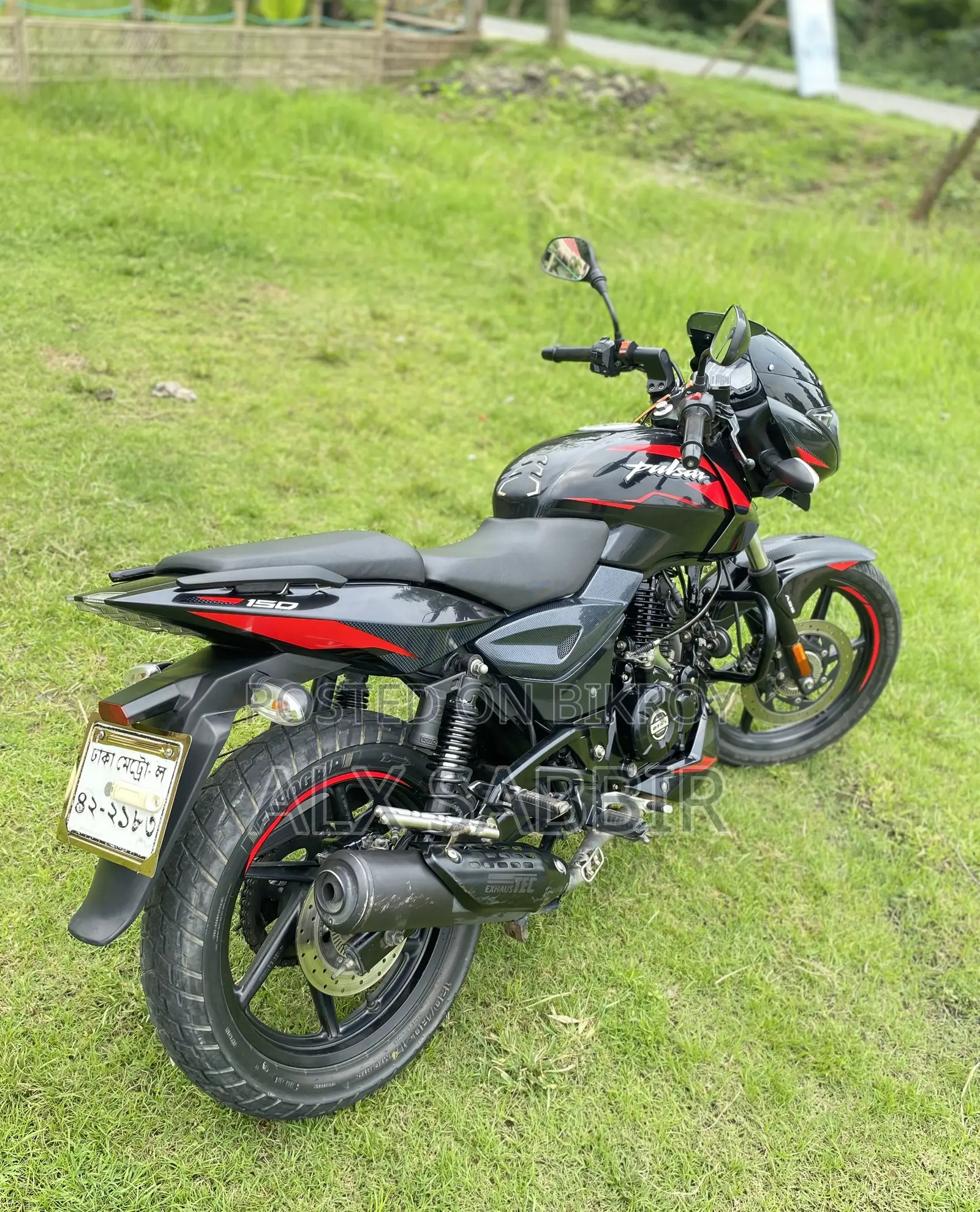 নতুন বাজাজ পালসার ১৫০ ২০২২ কালো