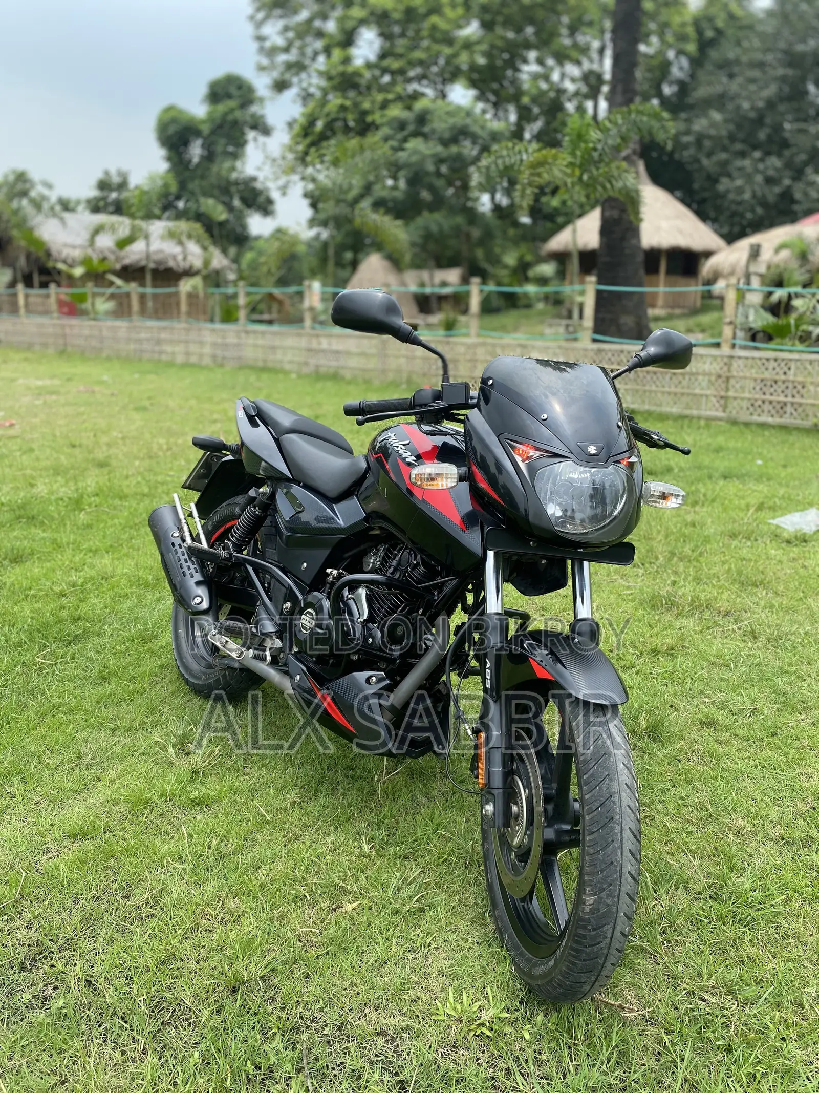 নতুন বাজাজ পালসার ১৫০ ২০২২ কালো
