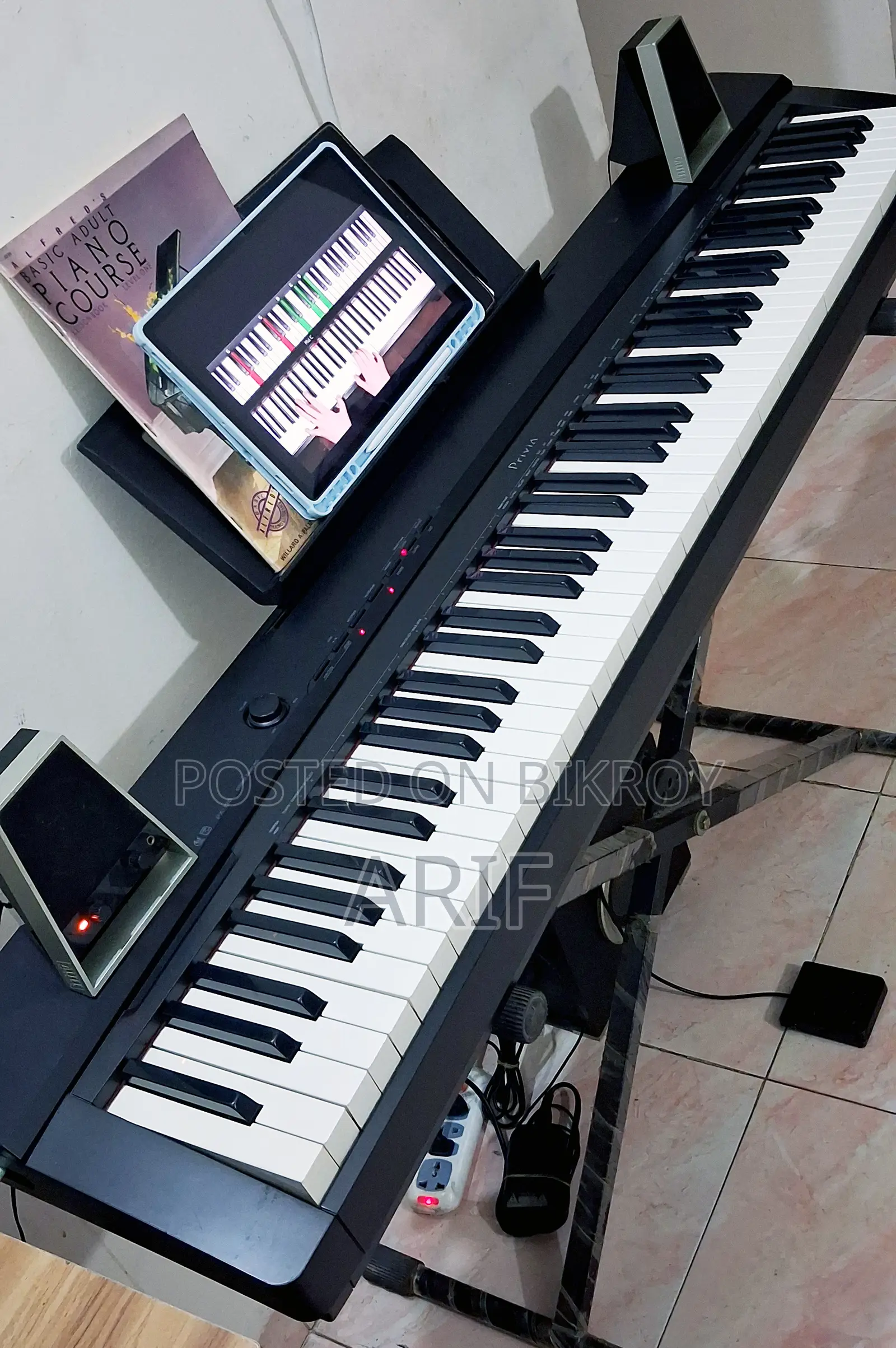 Casio Privia Px-135 Hammer Action Touch-Sensitive Digital Piano