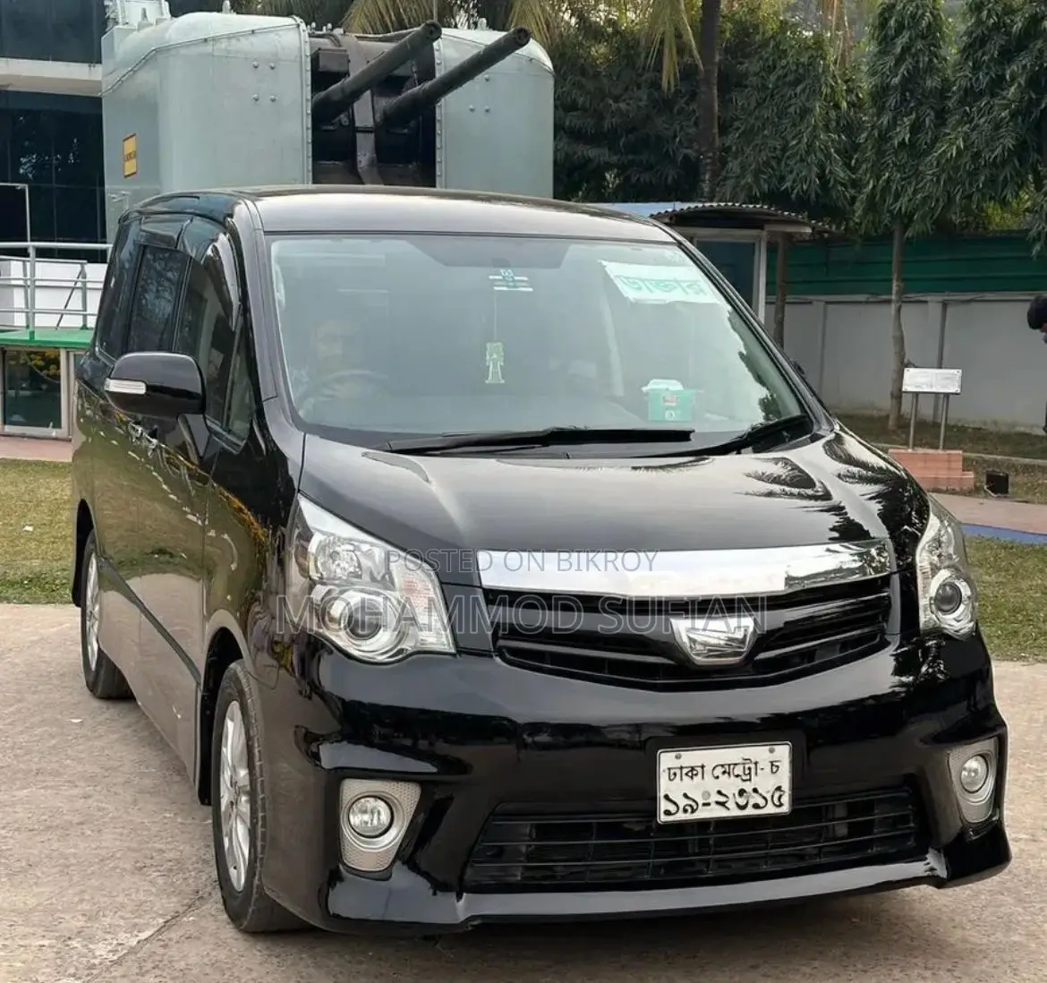 Toyota Noah 2.0 158hp Front Wheel Drive (7 Seater) 2012 Black
