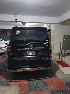 Toyota Noah 2.0 158hp Front Wheel Drive (7 Seater) 2012 Black