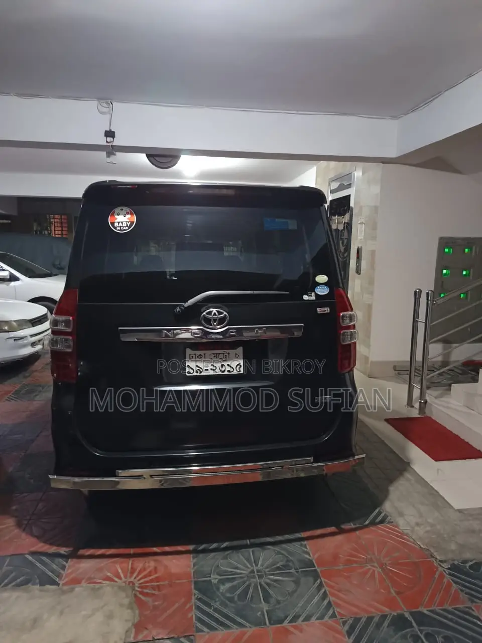 Toyota Noah 2.0 158hp Front Wheel Drive (7 Seater) 2012 Black