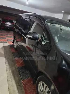 Toyota Noah 2.0 158hp Front Wheel Drive (7 Seater) 2012 Black