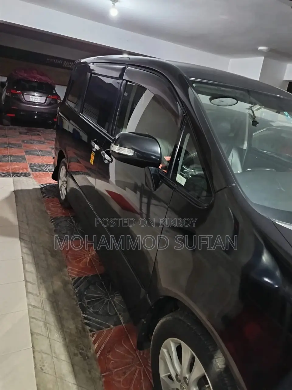 Toyota Noah 2.0 158hp Front Wheel Drive (7 Seater) 2012 Black
