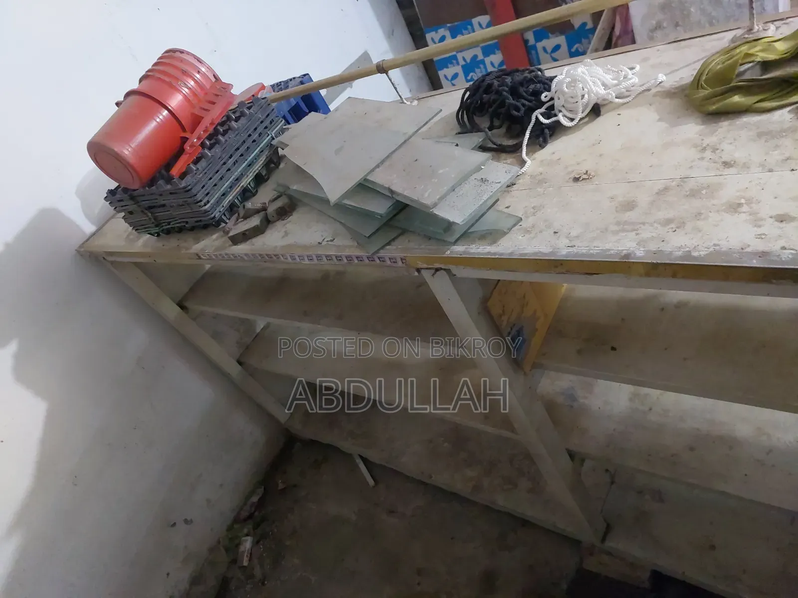 দোকান ডেকোরেশনের আসবাবপত্র