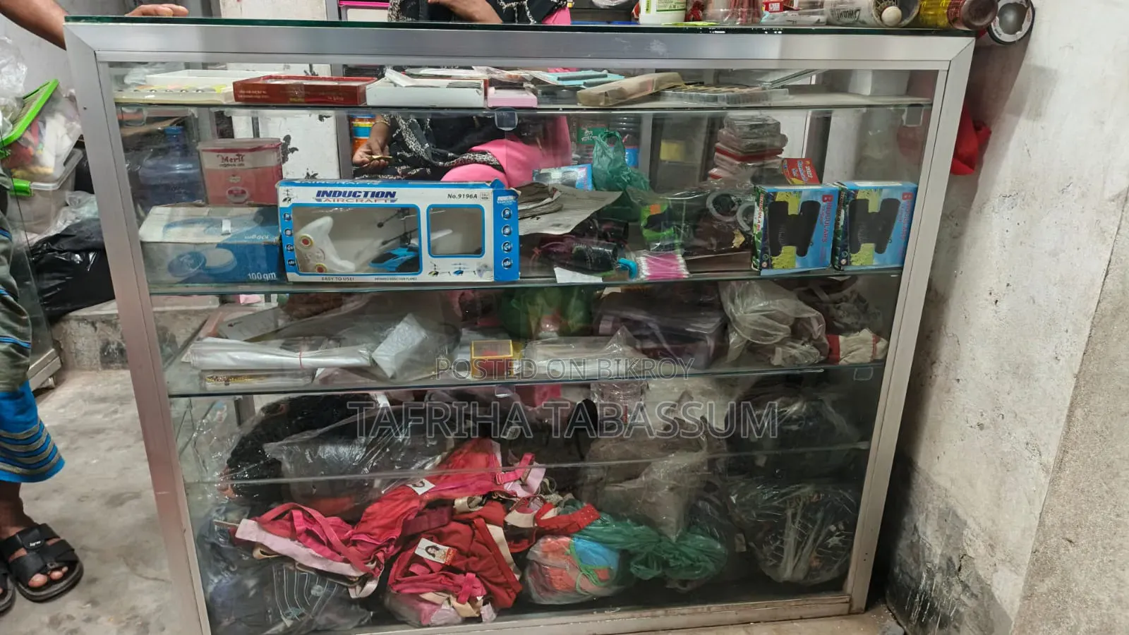 ১ টি কাউন্টার শোকেস বিক্রি হবে।