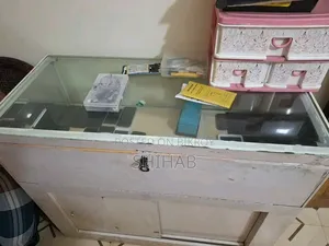 Two mobile tables of steel storage in good condition