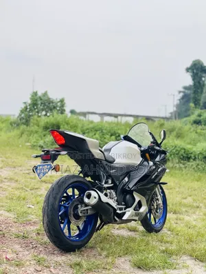 ইয়ামাহা ২০২৩ সিলভার