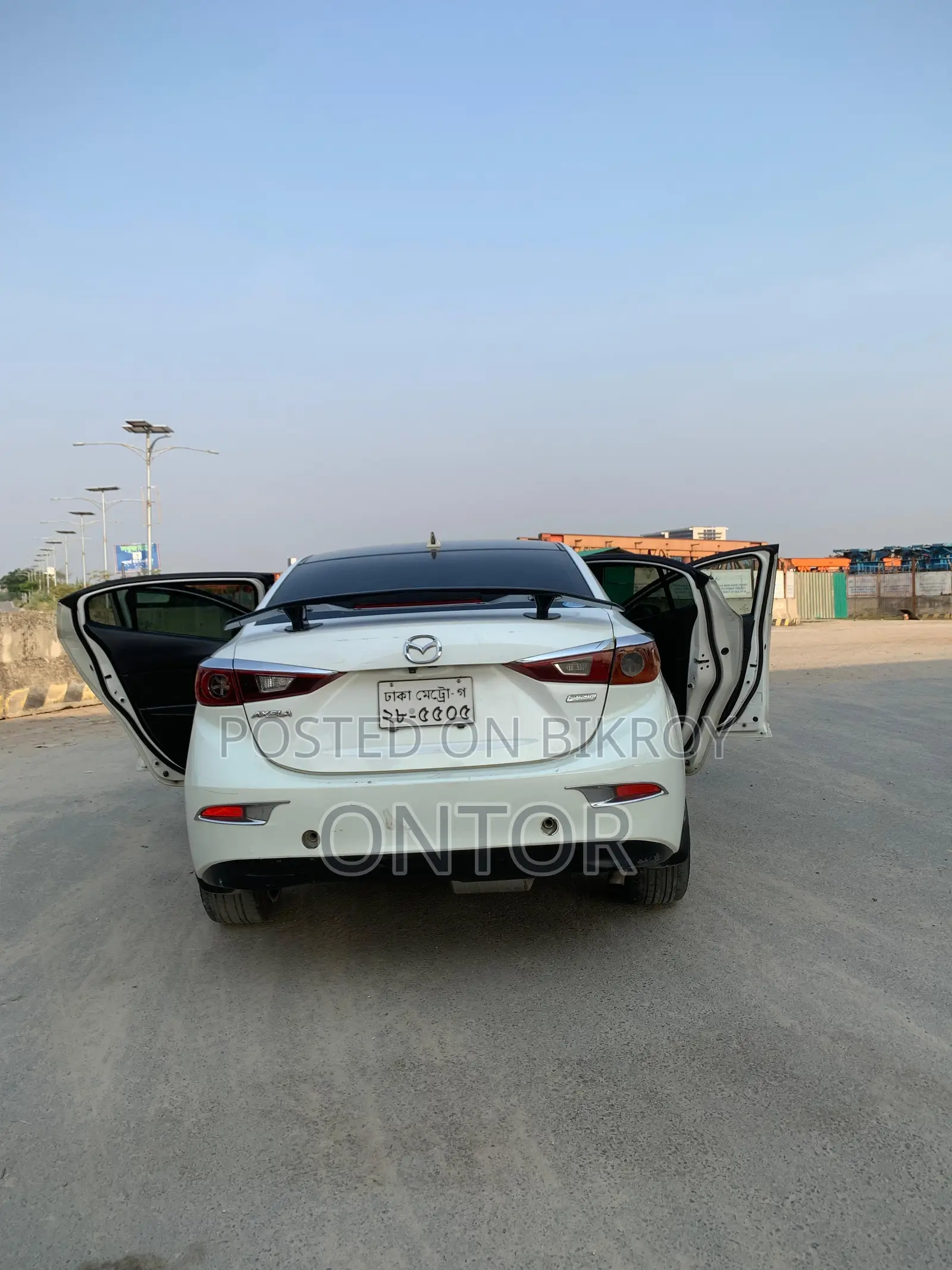 Mazda Axela SV Premium 2014 White
