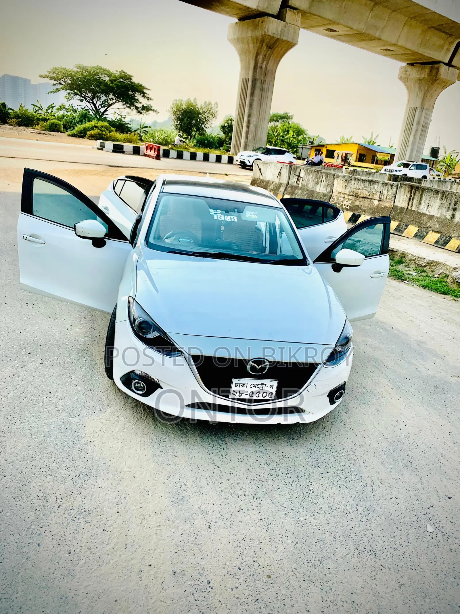 Mazda Axela SV Premium 2014 White