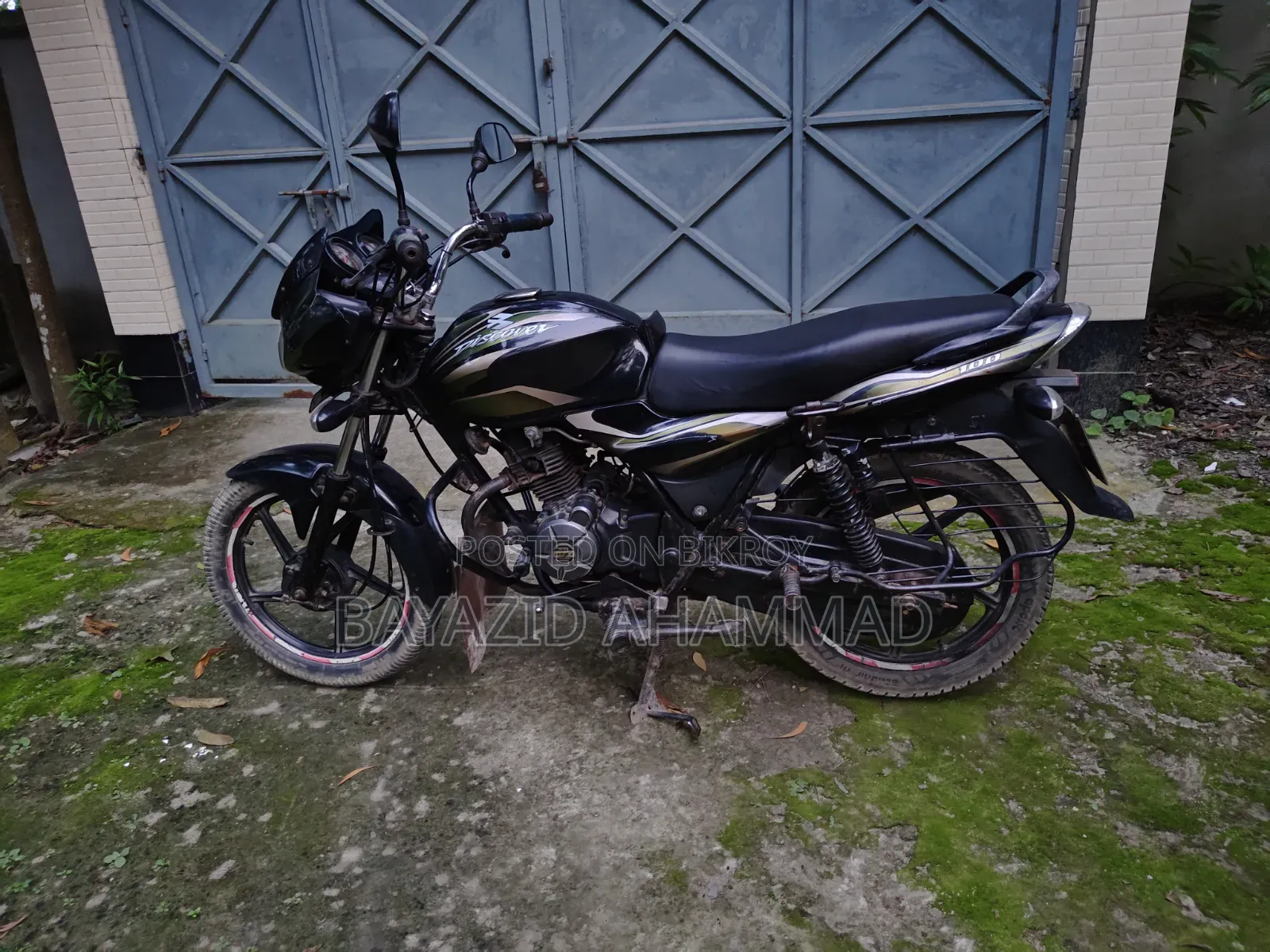 বাজাজ ডিসকভার ১০০ ২০১৬ কালো