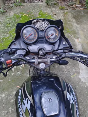 বাজাজ ডিসকভার ১০০ ২০১৬ কালো