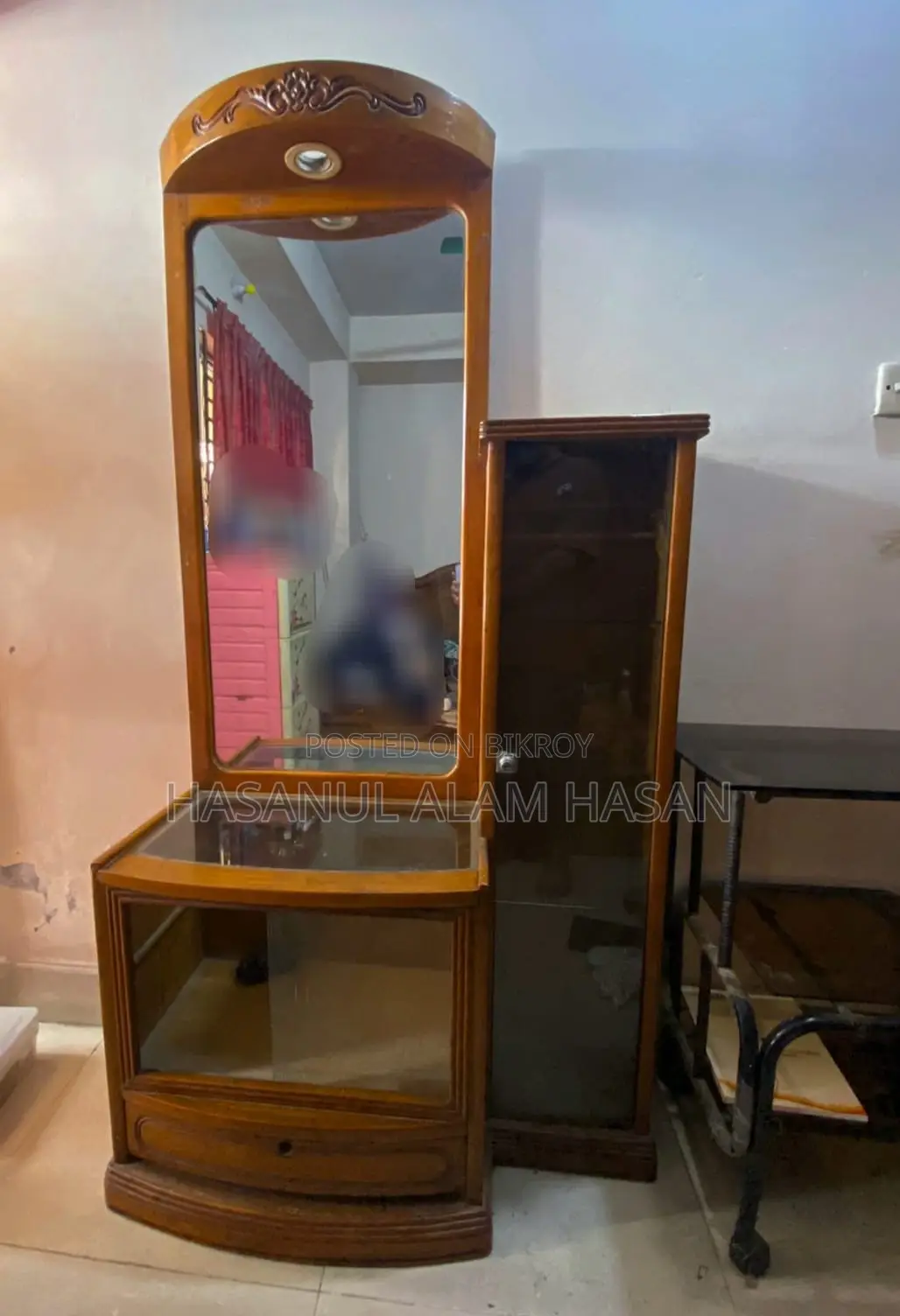 Exclusive Wooden Dressing Table With Storage Showcase (Fresh Condition)