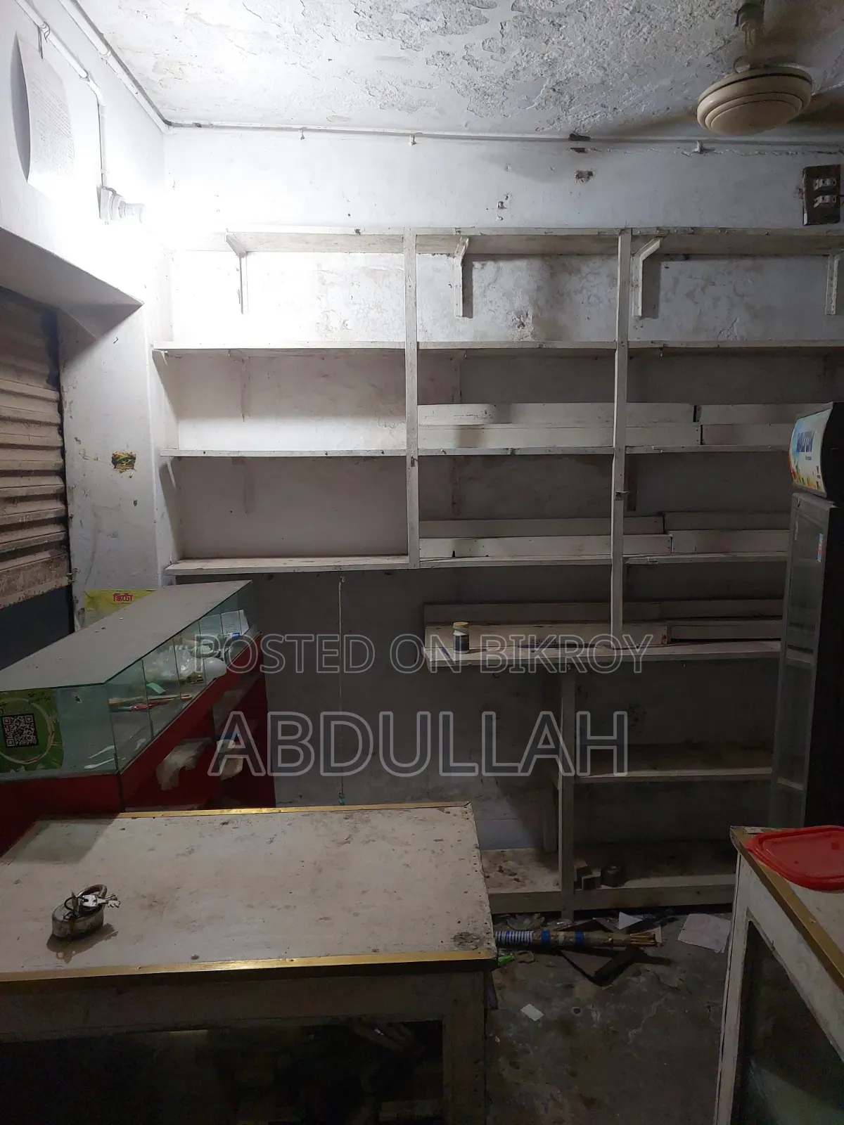 দোকান ডেকোরেশনের আসবাবপত্র