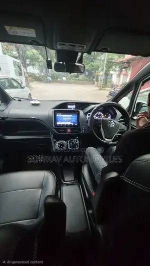 Toyota Noah 2019 Silver