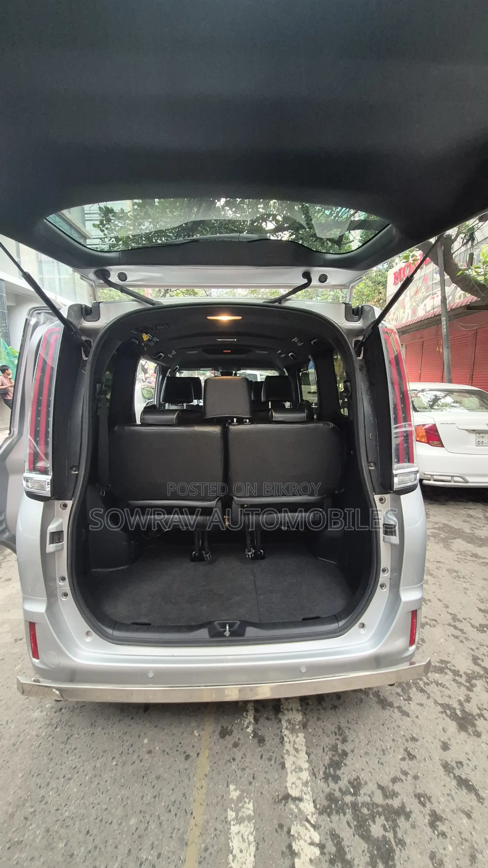 Toyota Noah 2019 Silver