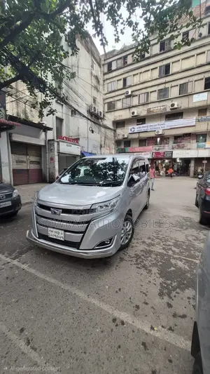 Toyota Noah 2019 Silver