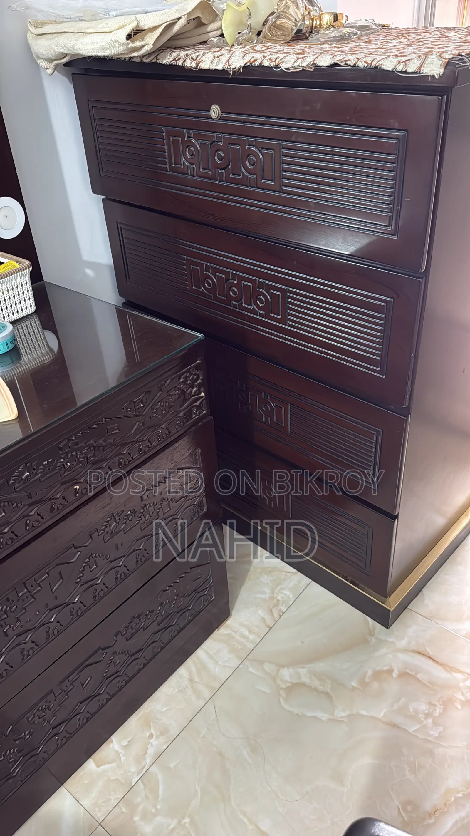 A dressing table and a wardrobe will be sold.