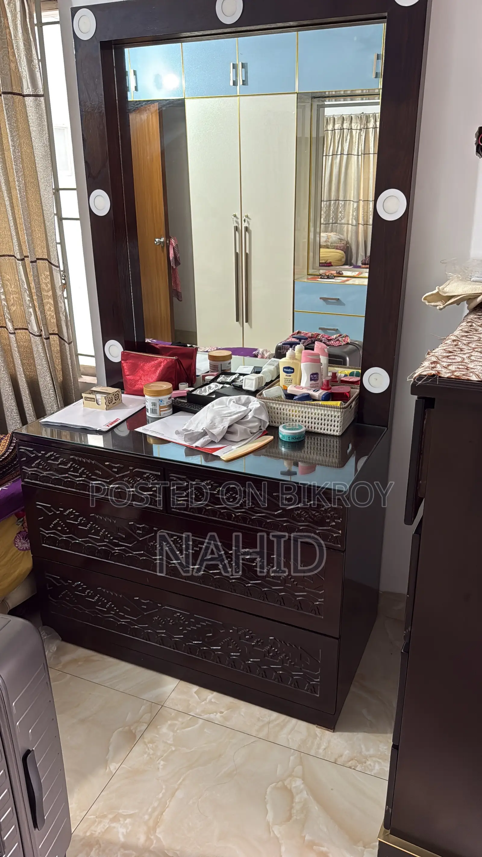 A dressing table and a wardrobe will be sold.