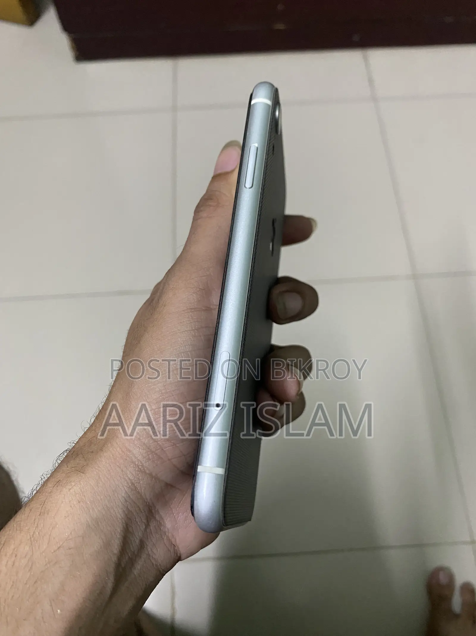 অ্যাপল আইফোন এক্সআর ৬৪ জিবি সাদা