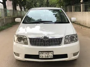 টয়োটা করোলা ২০০৫ সাদা