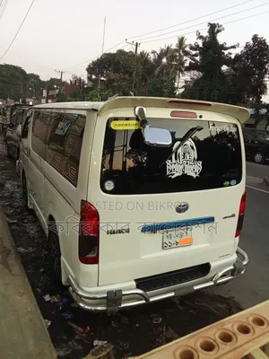 Toyota HiAce 2015 Pearl