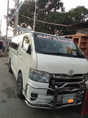Toyota HiAce 2015 Pearl