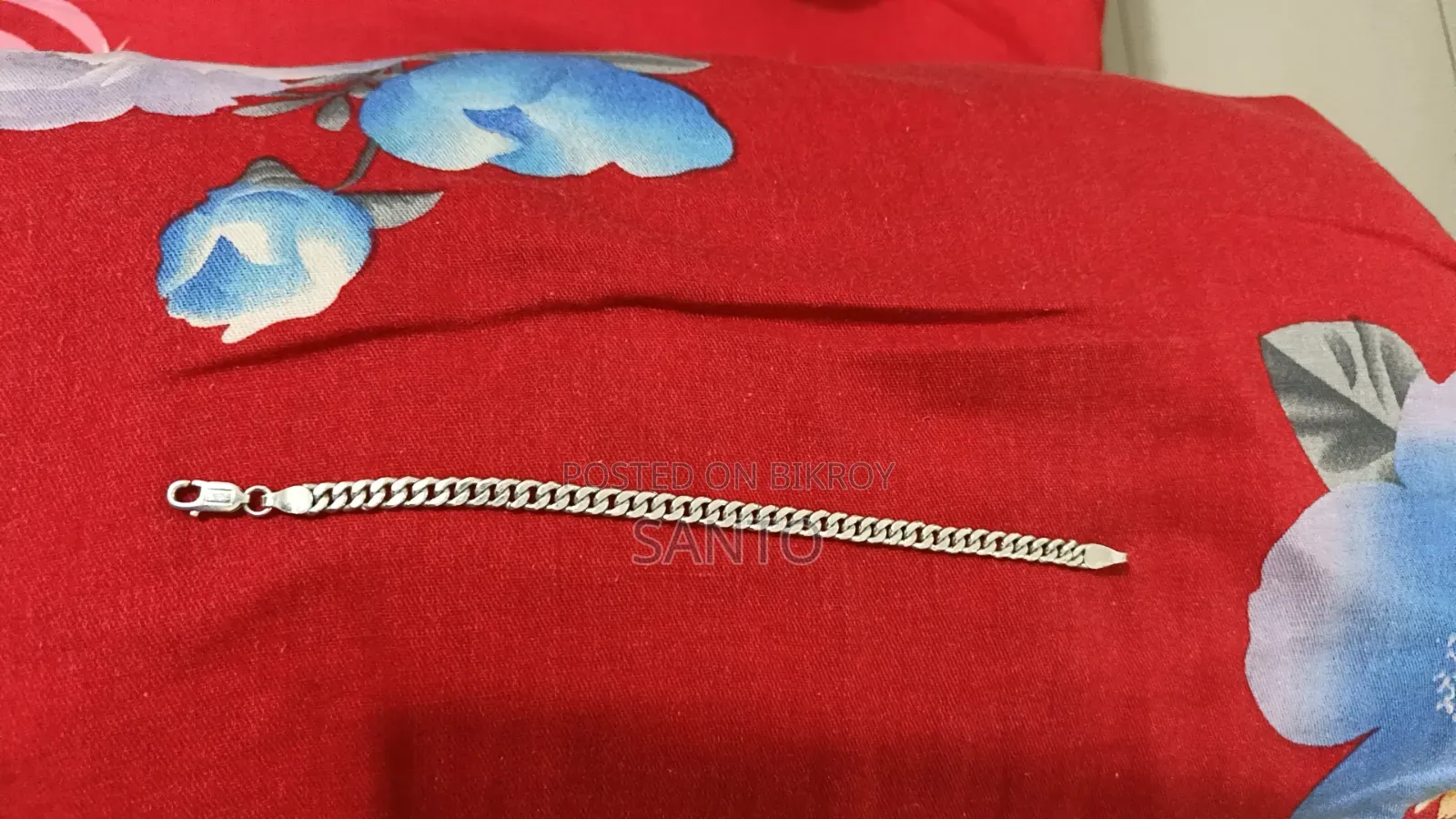 A silver bracelet will be sold, one bhori one ana