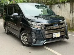 Toyota Noah 2017 Blue