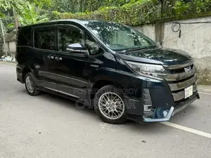 Toyota Noah 2017 Blue