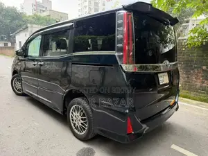 Toyota Noah 2017 Blue