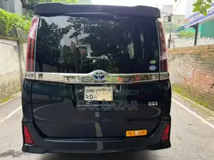 Toyota Noah 2017 Blue