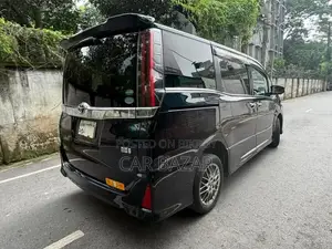 Toyota Noah 2017 Blue