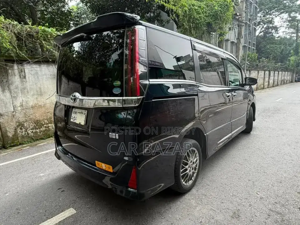 Toyota Noah 2017 Blue