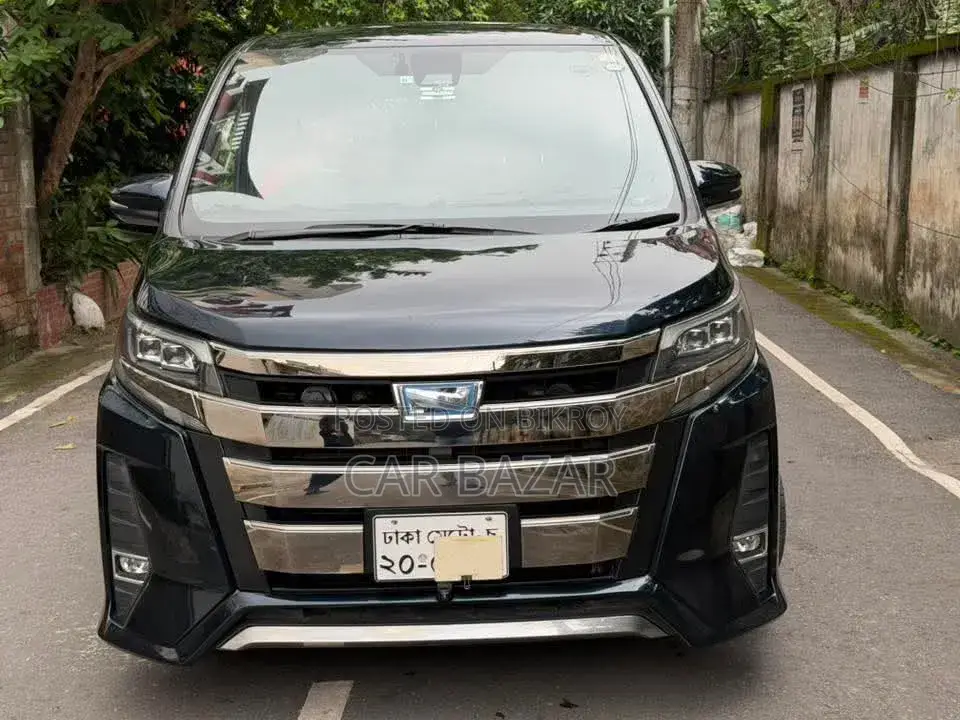 Toyota Noah 2017 Blue