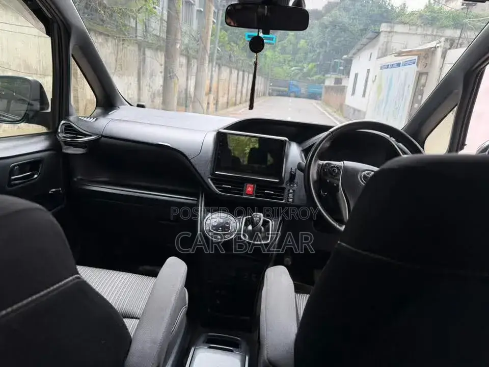 Toyota Noah 2017 Blue