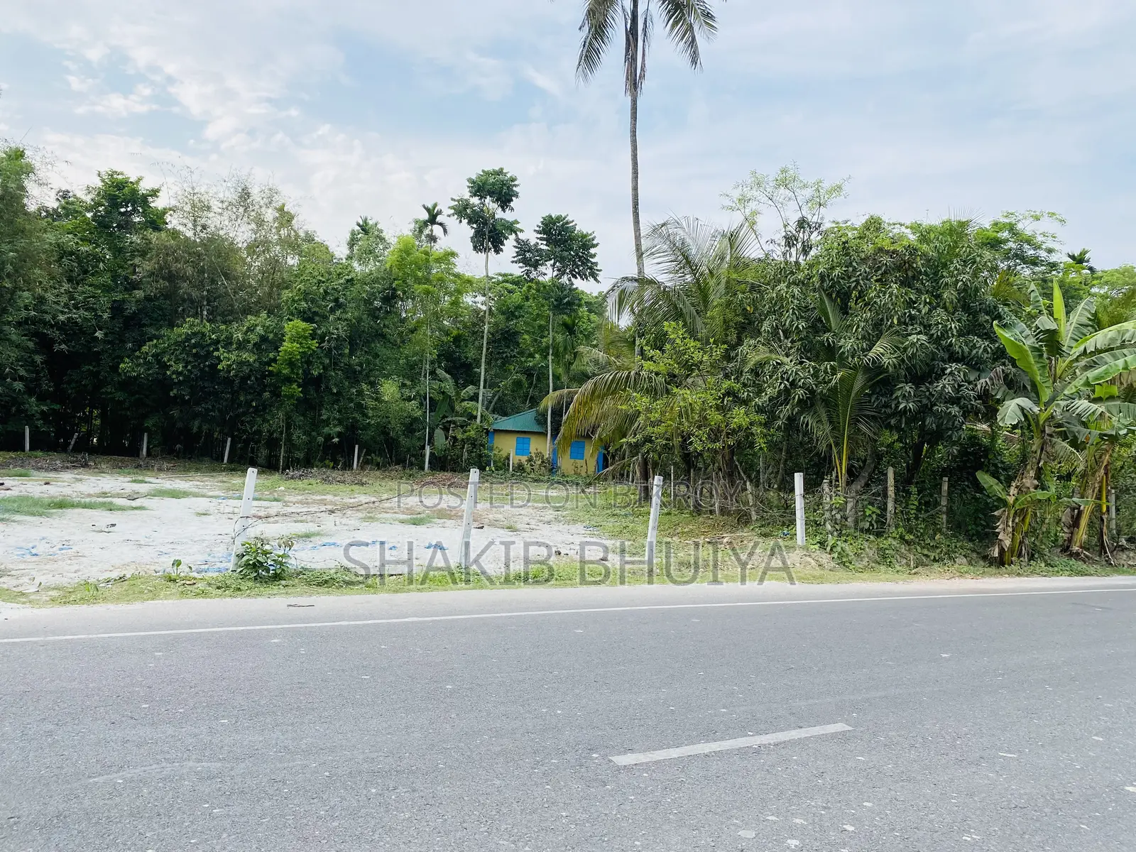 Suitable land for building a warehouse/factory on the Bhola-Barishal highway.