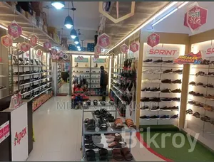 Running Apex Showroom for Sale
