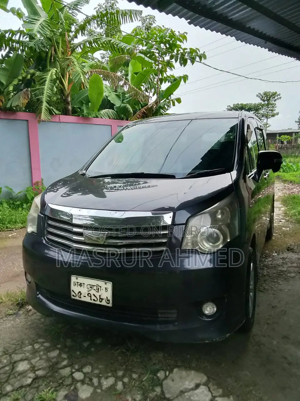 Toyota Noah 2.0 158hp FWD (8 Seater) 2011 Gray