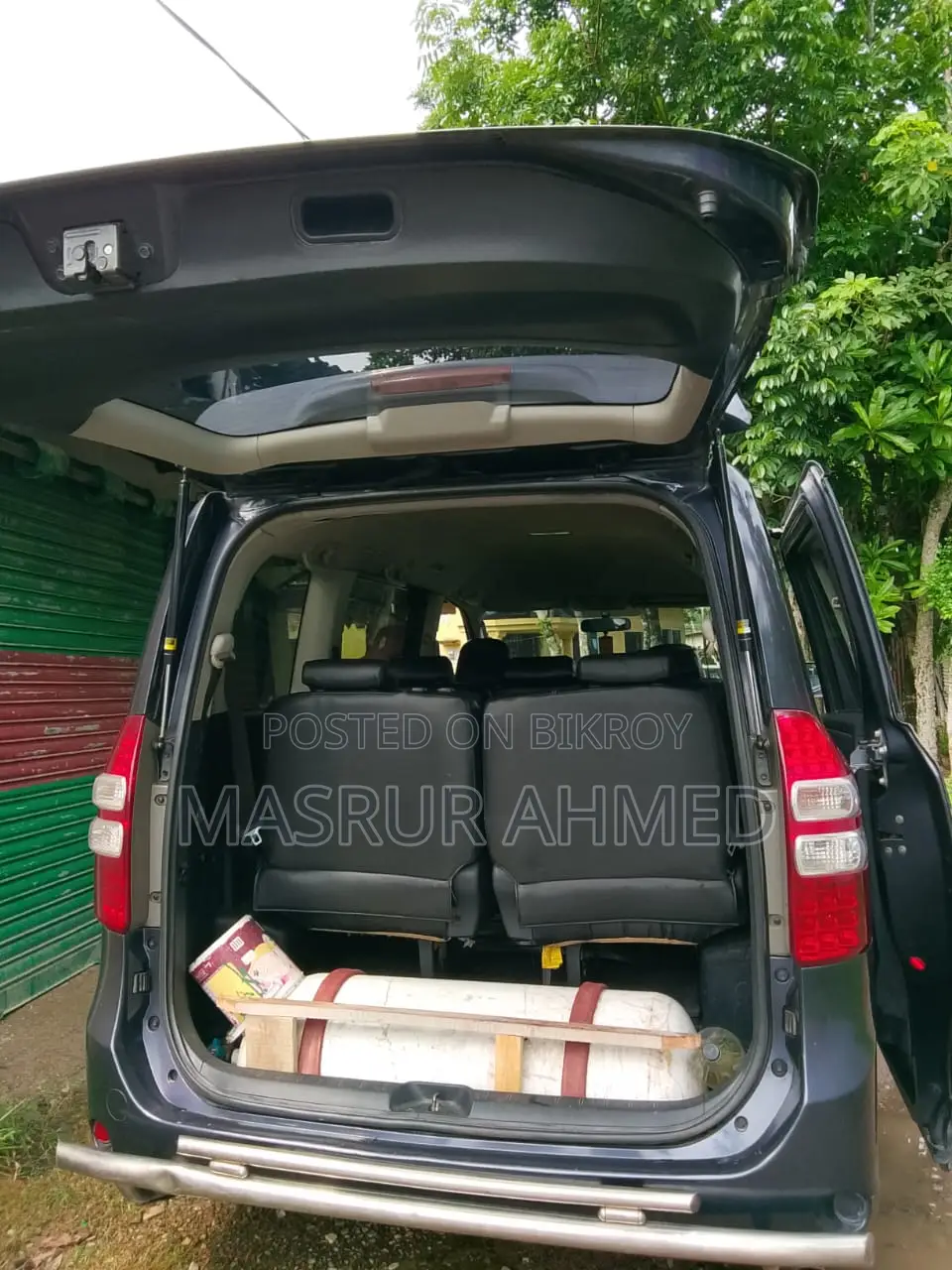 Toyota Noah 2.0 158hp FWD (8 Seater) 2011 Gray