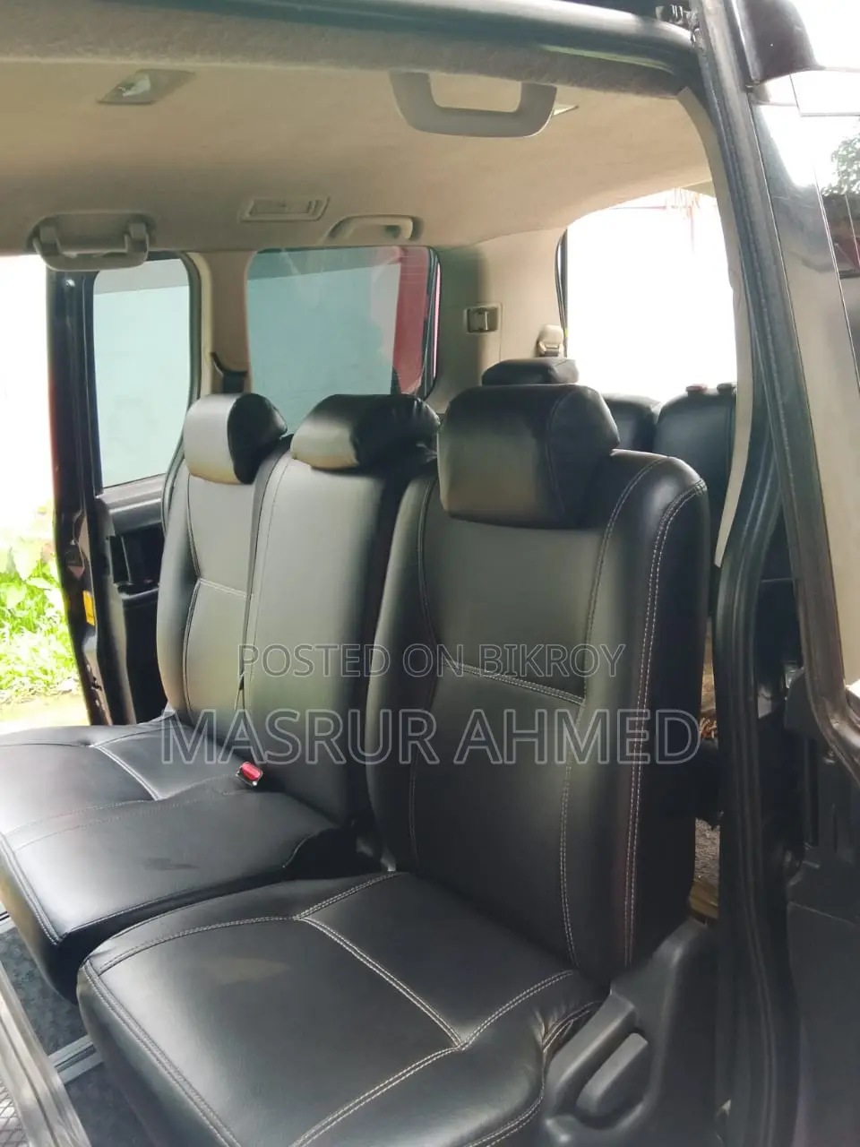 Toyota Noah 2.0 158hp FWD (8 Seater) 2011 Gray