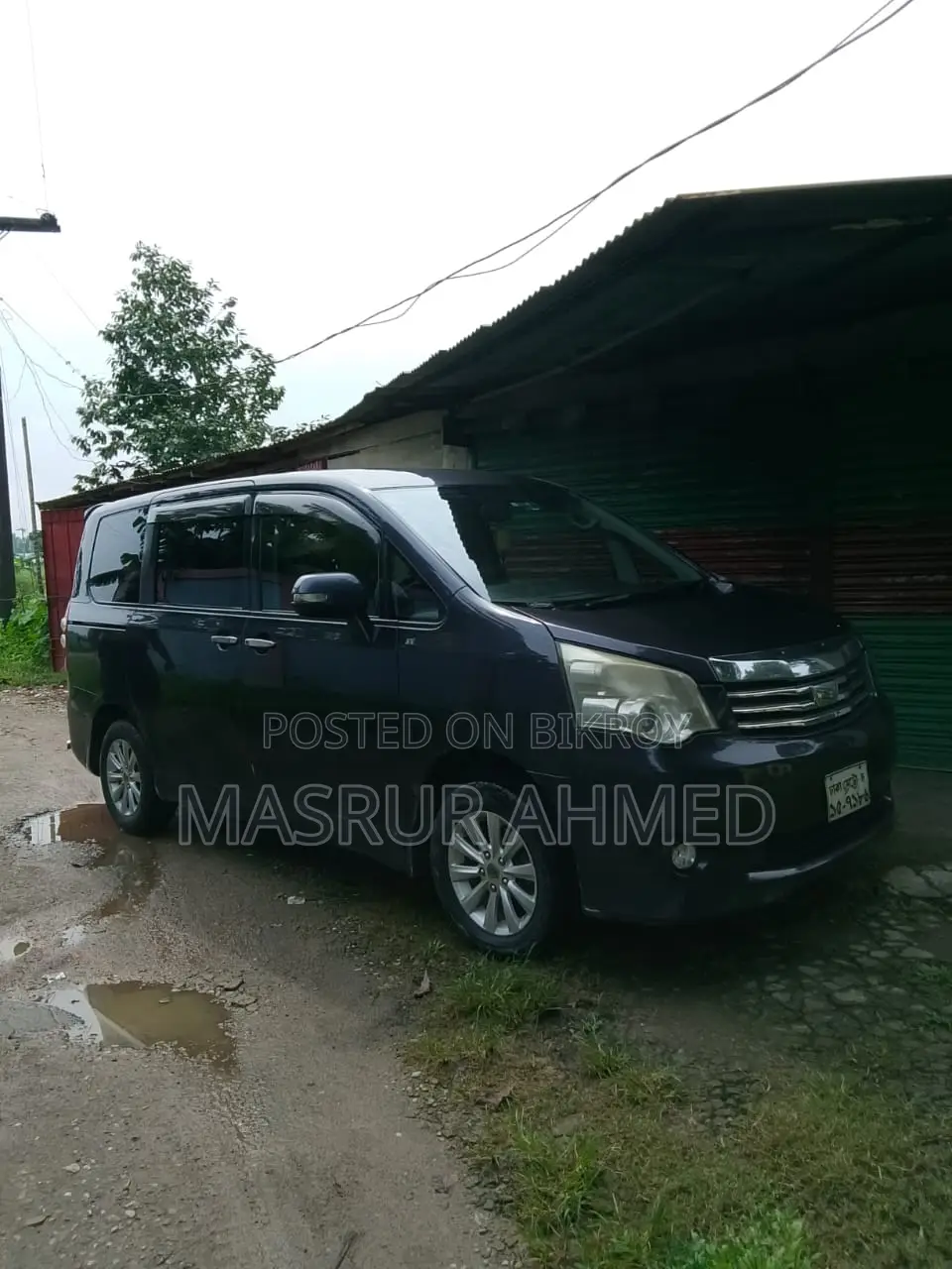 Toyota Noah 2.0 158hp FWD (8 Seater) 2011 Gray