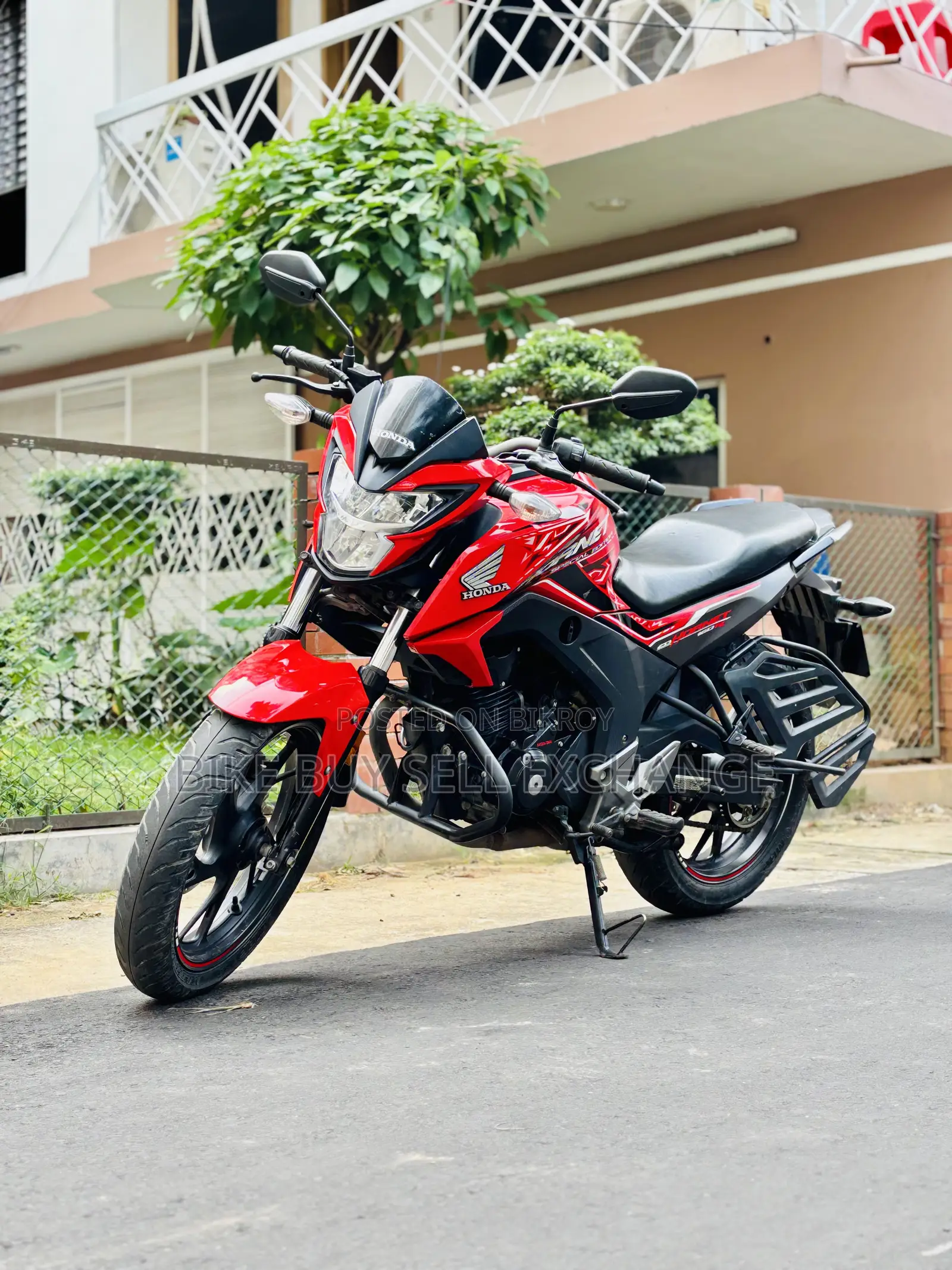 Honda Hornet 2023 Red
