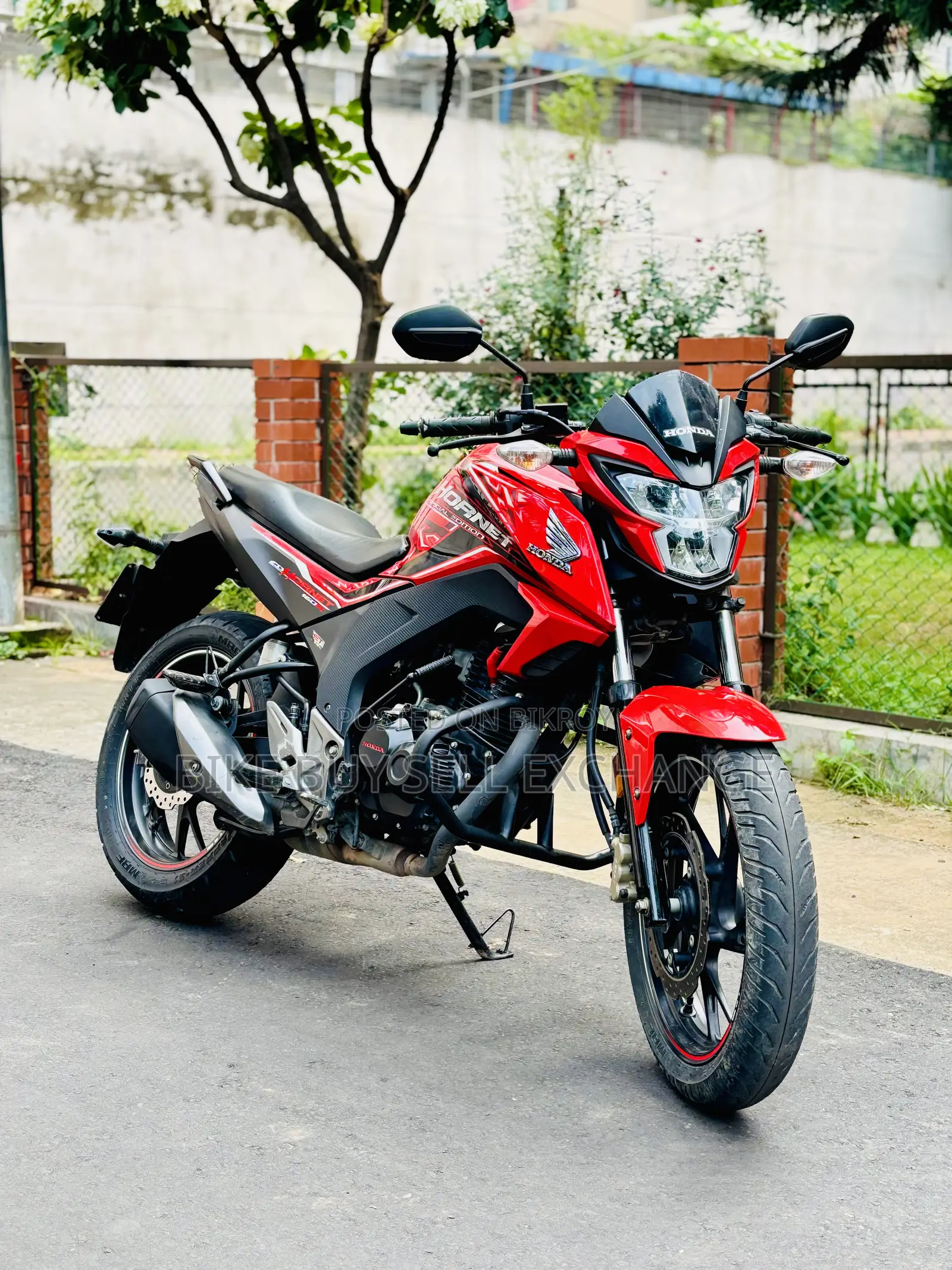 Honda Hornet 2023 Red