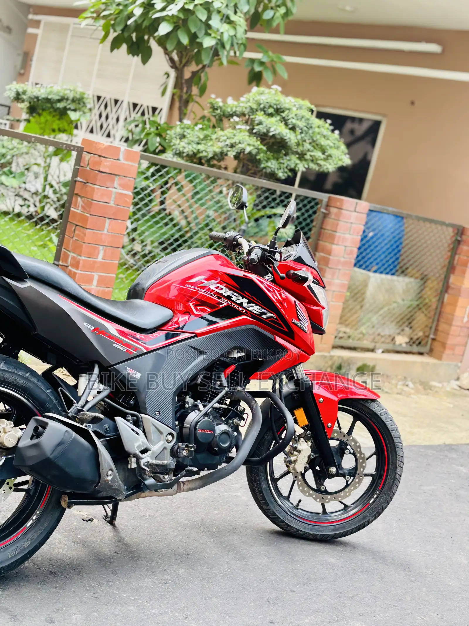 Honda Hornet 2023 Red