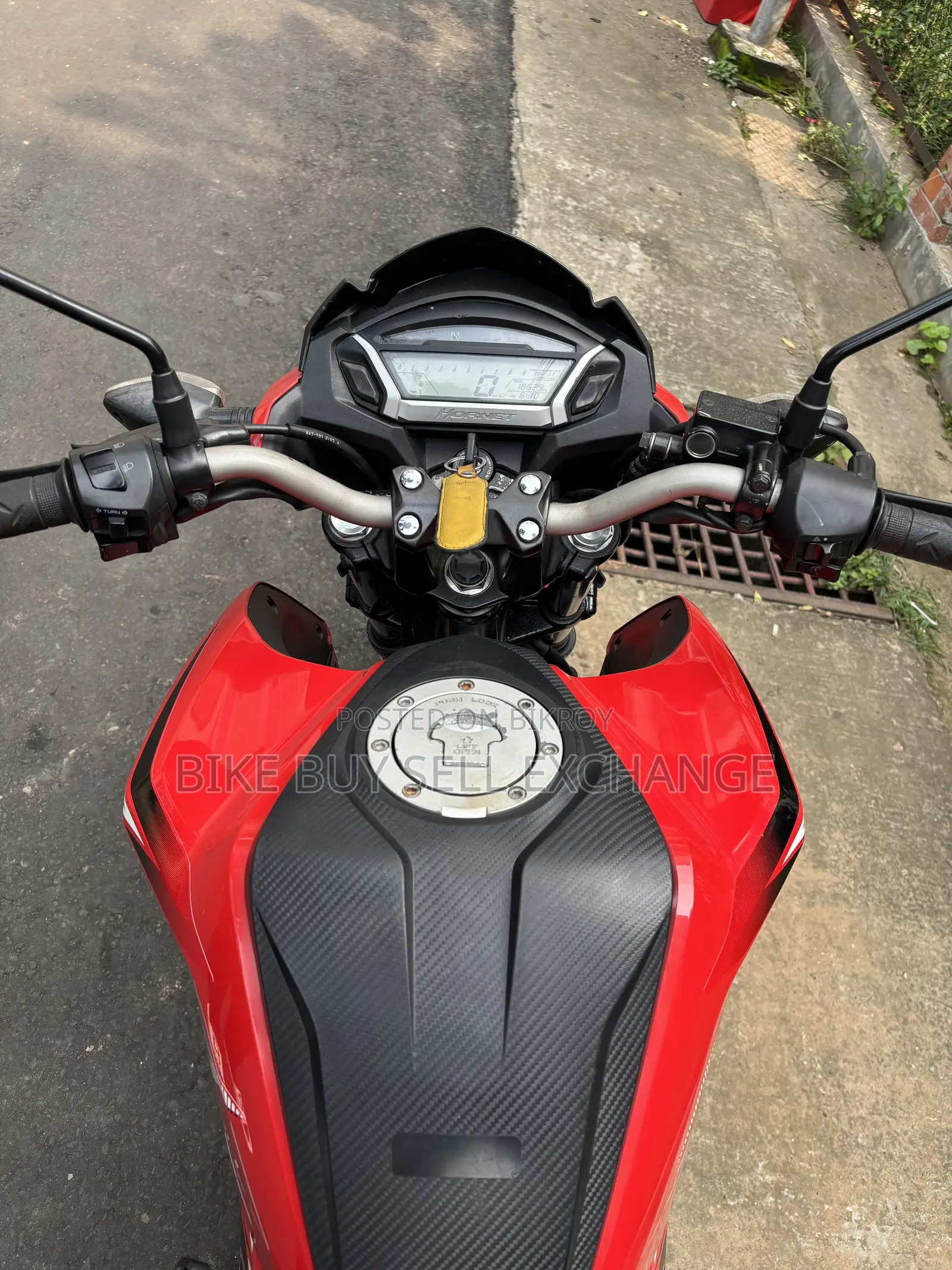 Honda Hornet 2023 Red