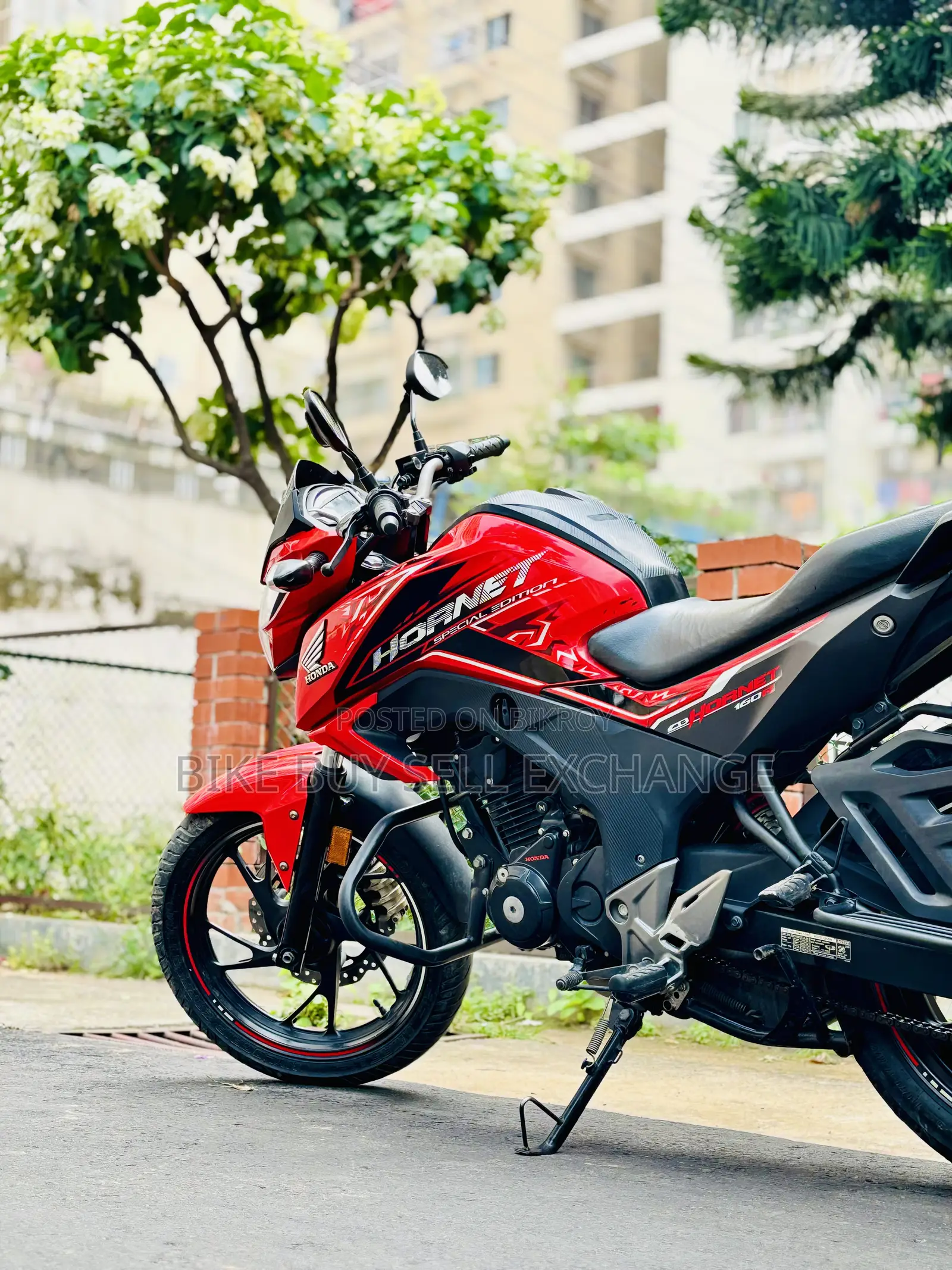 Honda Hornet 2023 Red