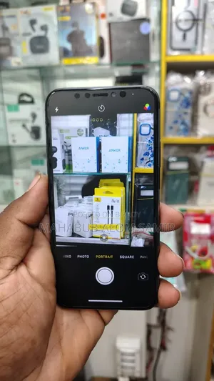 Apple iPhone X 64 GB Black