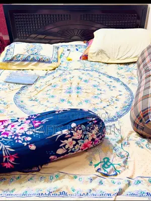 ডাবল বেড সাথে টপার এবং তোশক