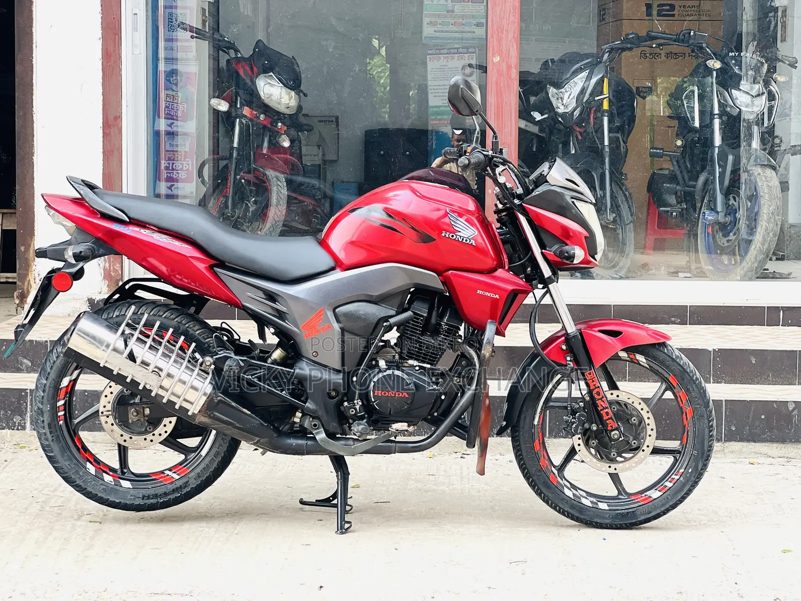 ইয়ামাহা ২০২১ লাল